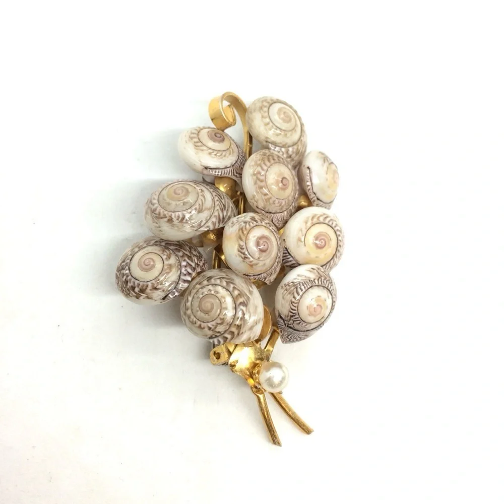 !!SOLD!! VINTAGE GENUINE SNAIL SHELL BOUQUET BROOCH PIN SEA SHELL BOUTONNIERE